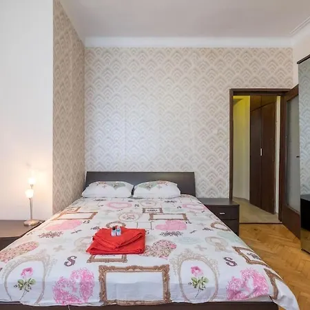Very & Aristocratic 2 Bedroom With Air Conditioning Apartamento