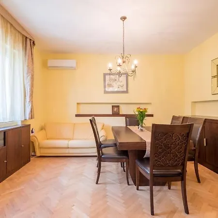 Apartamento Very & Aristocratic 2 Bedroom With Air Conditioning