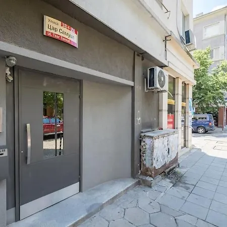Very & Aristocratic 2 Bedroom With Air Conditioning Apartamento